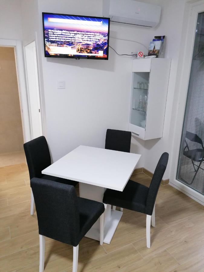 Apartman Ana 3 수보티차 외부 사진